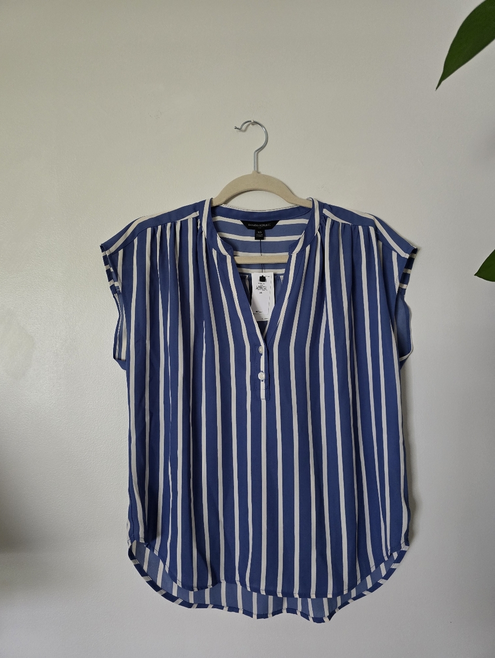 New Banana Republic Blue Stripe Womens Sleeveless Blouse Lightweight Top